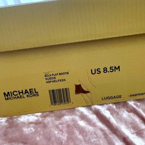 🎁Michael Kors 'Ella' Suede Boots - Picture 10 of 11